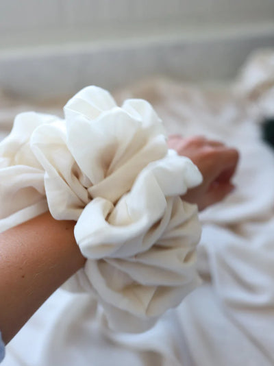 KAXI Jumbo Scrunchie | Ivory