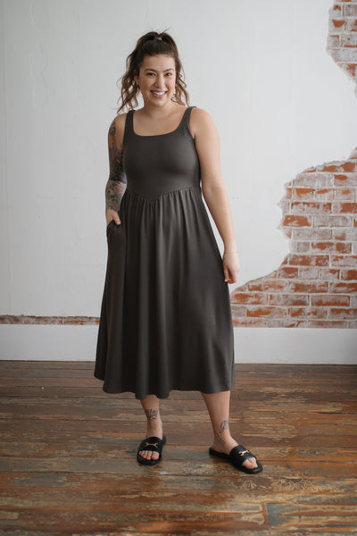 Tori Basic Swing Midi Dress